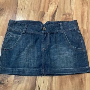 Vintage American Eagle Y2K Low-Rise Denim Mini Skirt - Medium Wash - Size 8
